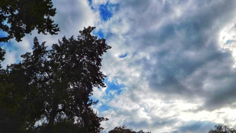 Κρύο, νεφώσεις και τοπικές βροχές