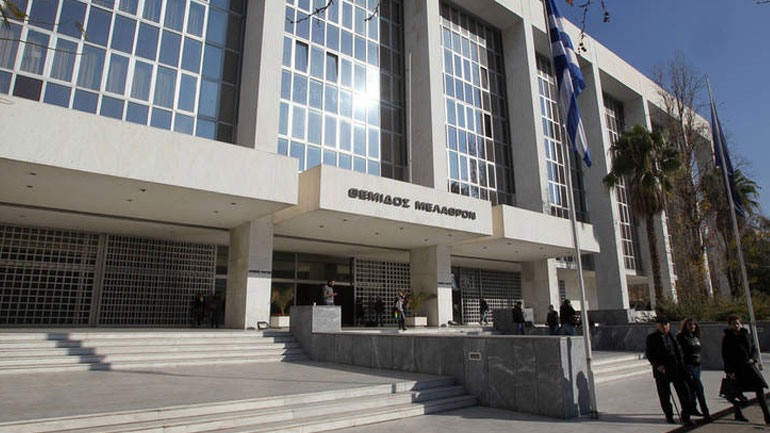 Προς αναστολή εκτέλεσης ποινής της καθαρίστριας