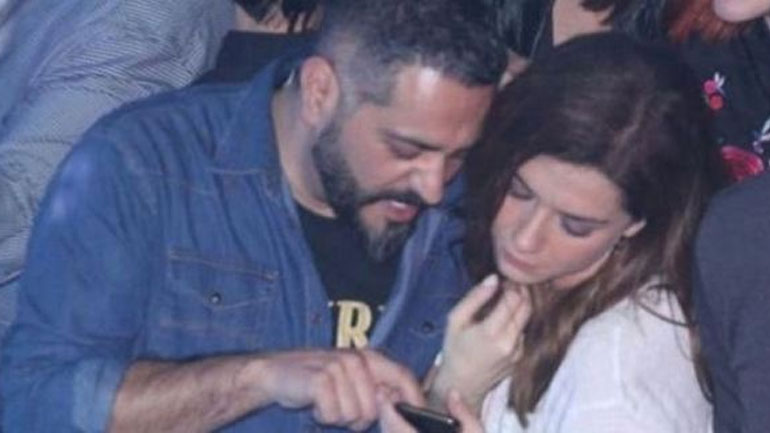 Τα τρυφερά φιλιά της Βάσως Λασκαράκη και του Λευτέρη Σουλτάτου σε βραδινή έξοδο!