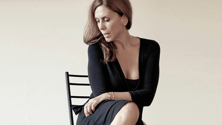 «Η πόρνη από πάνω» με την Κατερίνα Διδασκάλου στο θέατρο Αυλαία