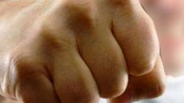 Ηράκλειο: Έπεσε ξύλο για τα μάτια μιας γυναίκας