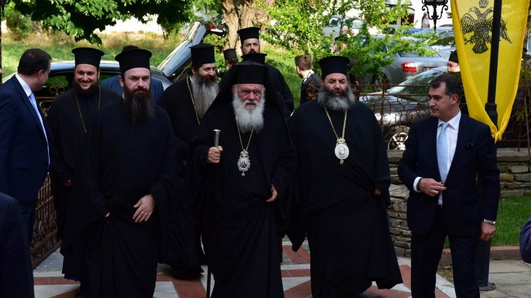 Συνεχίζουν οι ιεράρχες να αμφισβητούν τους χειρισμούς του Αρχιεπισκόπου