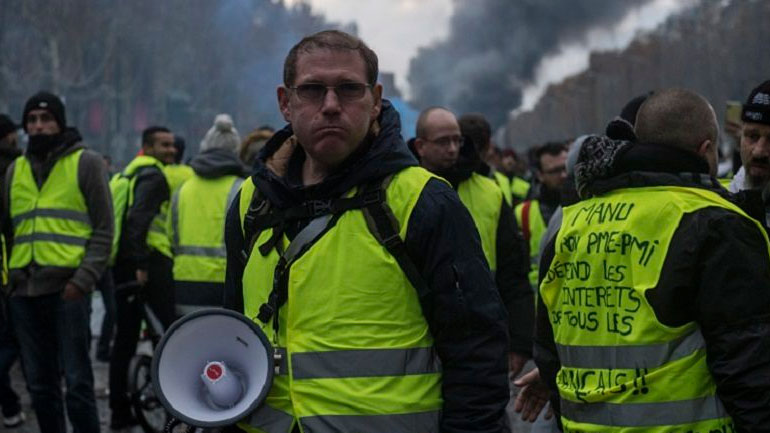 DW: Η “κίτρινη οργή” των Γάλλων