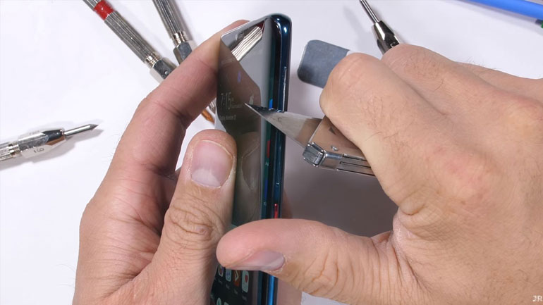 Δείτε το Huawei Mate 20 Pro να… βασανίζεται!