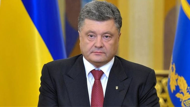 Ουκρανία: Ο πρόεδρος Ποροσένκο υπέγραψε διάταγμα για την επιβολή στρατιωτικού νόμου