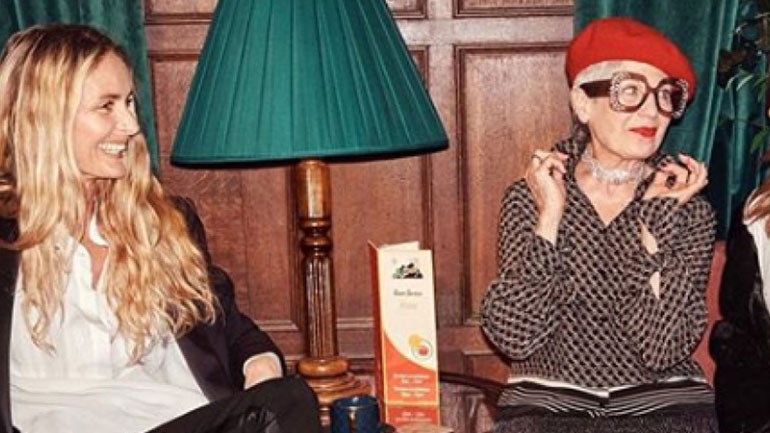 Κυκλοφόρησε η εορταστική καμπάνια των H&M με πρωταγωνίστρια μια 70χρονη fashionista