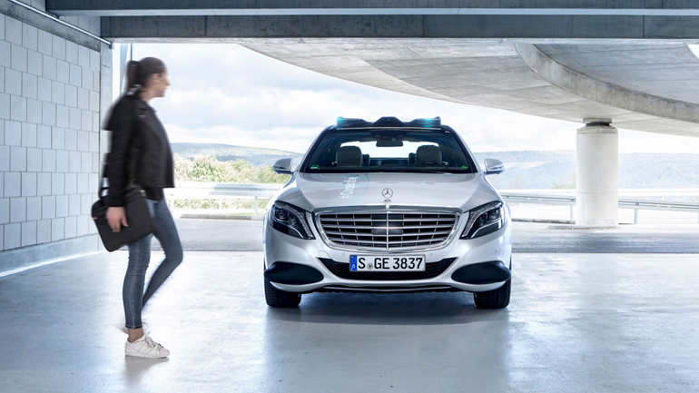 Η Mercedes έφτιαξε αυτοκίνητο που επικοινωνεί με τους πεζούς!