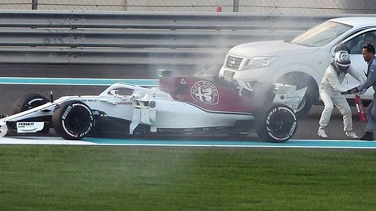 Έπιασε τον πυροσβεστήρα για να σβήσει τη φωτιά ο Raikkonen