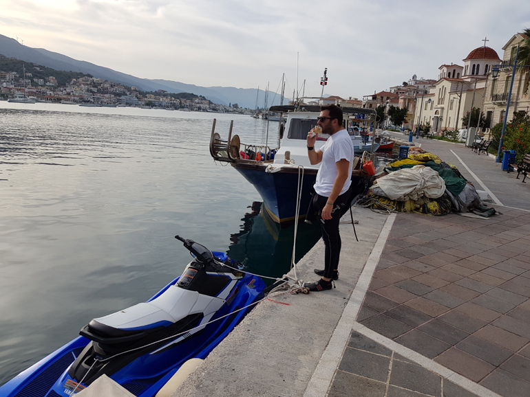 Νοέμβριος, θάλασσα, παγωτό...