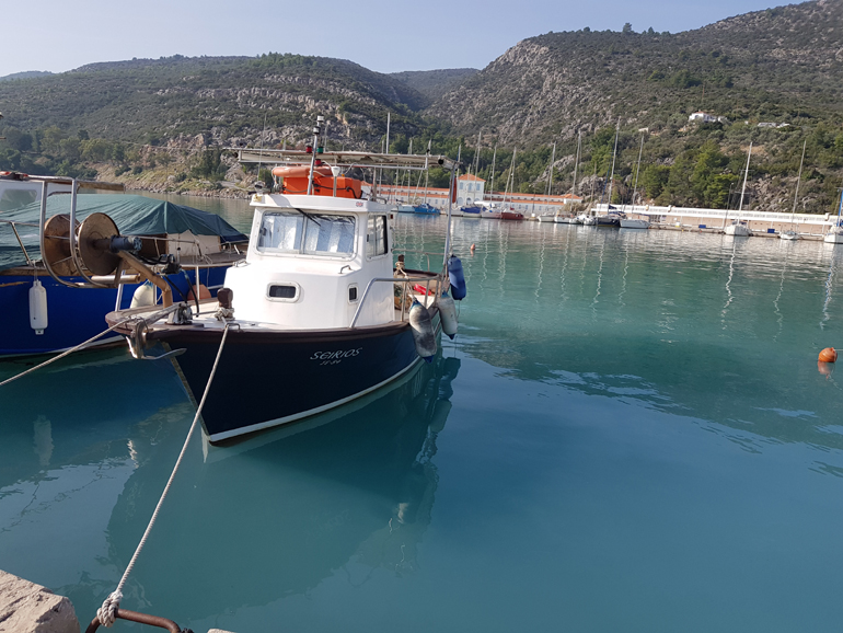 Τα νερά στο λιμάνι των Μεθάνων έχουν έναν ιδιαίτερο χρωματισμό...