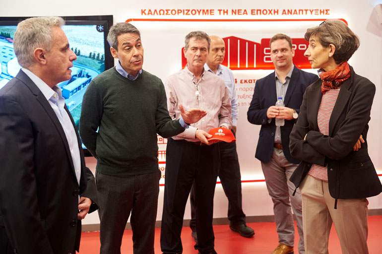 Η Πρέσβης της Βρετανίας  και ο Περιφερειάρχης Στερεάς Ελλάδας ενημερώθηκαν για την ολοκλήρωση της επένδυσης ύψους 24 εκατομμυρίων ευρώ από τη διοικητική oμάδα του εργοστασίου που συνολικά απασχολεί 400 εργαζόμενους