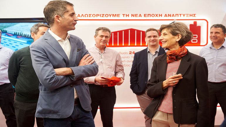 Στο μεγαλύτερο εργοστάσιο αναψυκτικών η Πρέσβης της Βρετανίας και Κ. Μπακογιάννης