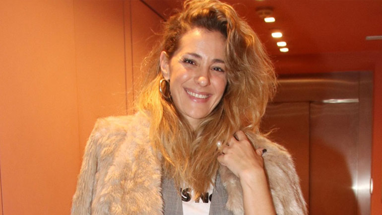 Νατάσσα Μποφίλιου: Βραδινή έξοδος στο θέατρο με casual look!