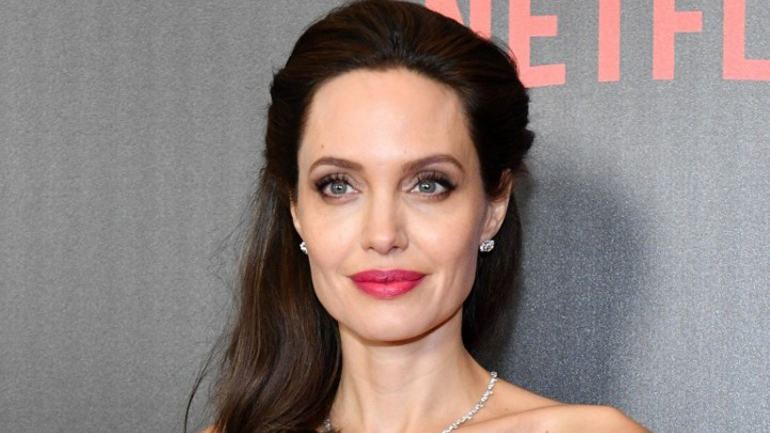 Η Αντζελίνα Τζολί θα γίνει παρουσιάστρια ραδιοφωνικής εκπομπής του BBC τα Χριστούγεννα