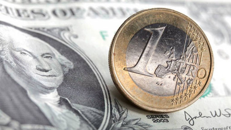 Υποχωρεί το ευρώ έναντι του δολαρίου
