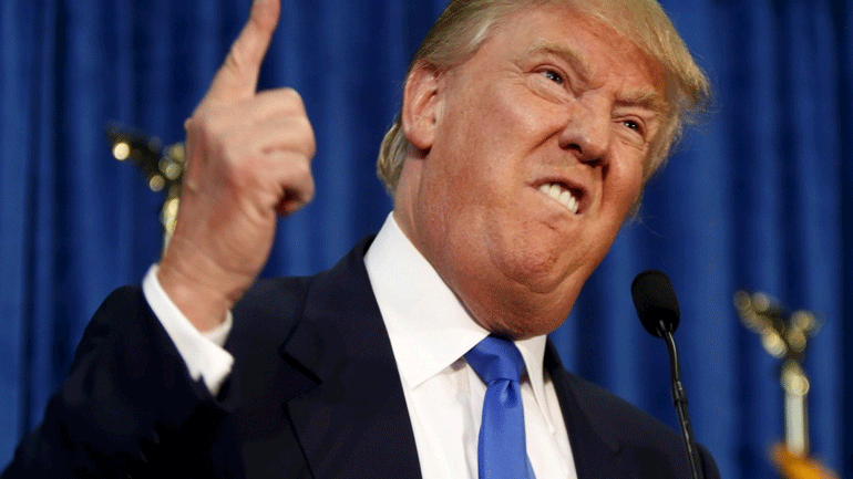 Στο 38% μειώθηκε το ποσοστό θετικής αποδοχής του προέδρου Τραμπ