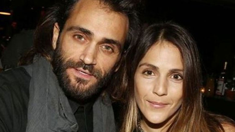 Ο Τεό Θεοδωρίδης και η Αγνή Μάρα μας συστήνουν για πρώτη φορά τα δίδυμα μωράκια τους