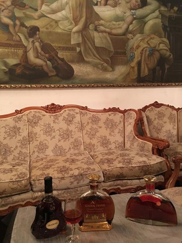 «Χώρισα με την γυναίκα μου 540 euro για τρια xo τριανταπέντε ετών κονιάκ θα με κάνουν να νιώσω καλύτερα αρχίζω....»