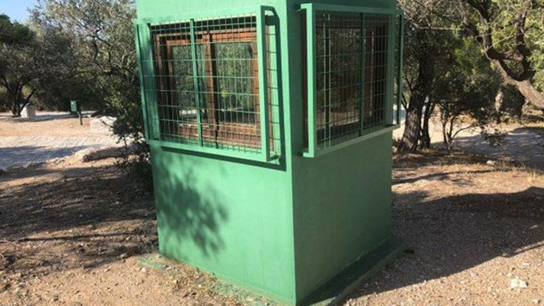 Επίθεση αγνώστων στο φυλάκιο της Πνύκας – Συνεχίζονται οι έρευνες της ΕΛ.ΑΣ. για τον εντοπισμό των δραστών