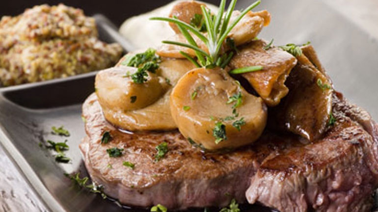 Μοσχαρίσια μπριζόλα με σάλτσα πιπεριού