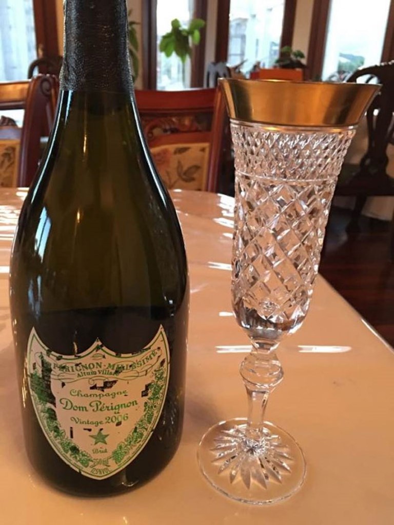 «Ακρίβυναν τα γούστα μου από μοετ don perignion για απόψε»