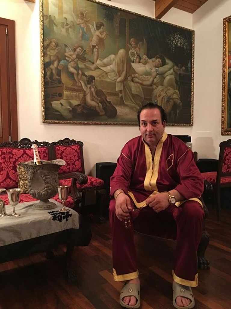 «Που είναι ο Γιάννης ο μ ο φίλος μου να μου σερβίρει να πιω μαζί του»