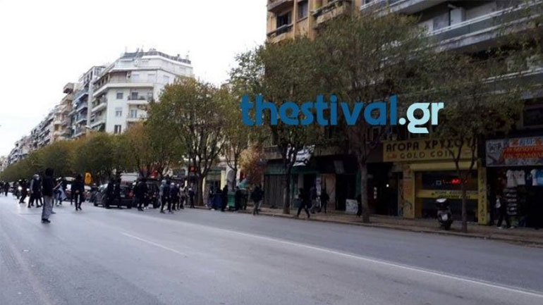 Θεσσαλονίκη: Ένταση και επεισόδια στην πορεία για τη Μακεδονία