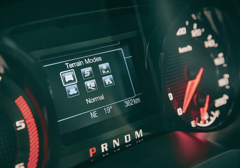 Στην έκδοση Raptor επιλέγεις το τερέν που επιθυμείς και απλά οδηγείς... 