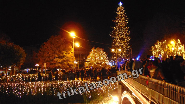 Τρίκαλα: Φωταγωγήθηκε το πιο ψηλό φυσικό χριστουγεννιάτικο δέντρο στην Ελλάδα