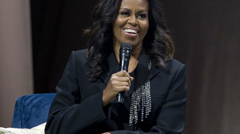 Περισσότερα από 2 εκατομμύρια βιβλία της Μ. Ομπάμα έχουν ήδη πωληθεί στη Β. Αμερική, σε διάστημα μόλις δύο εβδομάδων