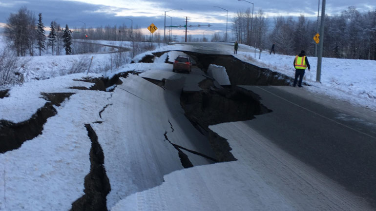Μεγάλες ζημιές σε υποδομές από τον ισχυρό σεισμό των 7R στην Αλάσκα Μεγάλες ζημιές σε υποδομές από τον ισχυρό σεισμό των 7R στην Αλάσκα