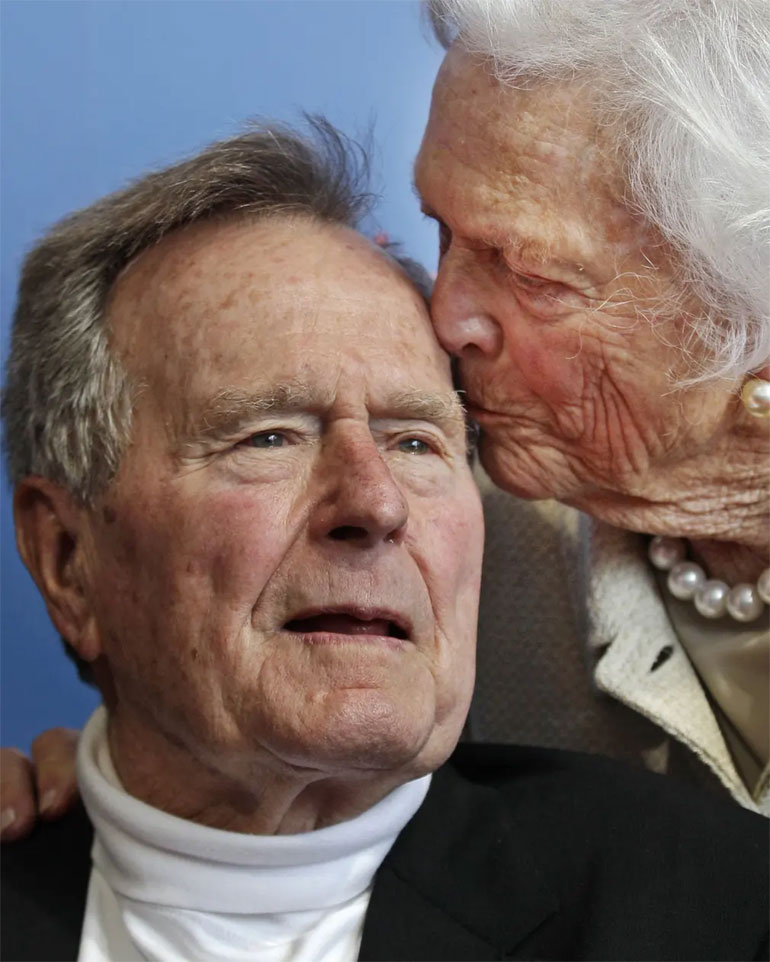 George και  Barbara Bush τον Ιούνιο του 2012