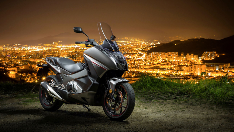 Honda Integra 750: Μοτοσυκλέτα και scooter πάνε μαζί Honda Integra 750: Μοτοσυκλέτα και scooter πάνε μαζί