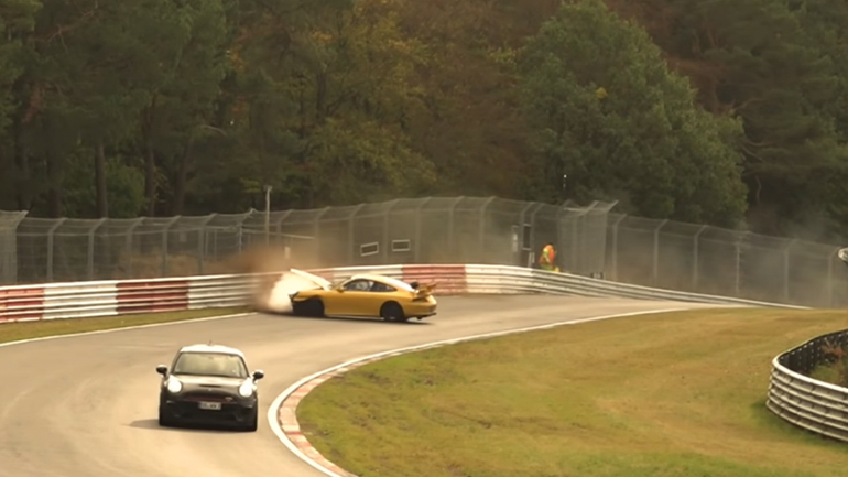 Τράκαρε με 246 χλμ./ώρα και βγήκε περπατώντας! Τράκαρε με 246 χλμ./ώρα και βγήκε περπατώντας!