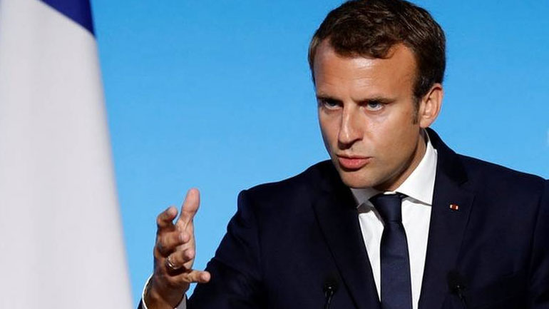 Ο Μακρόν εξετάζει το ενδεχόμενο να αναβάλει το ταξίδι του στη Σερβία