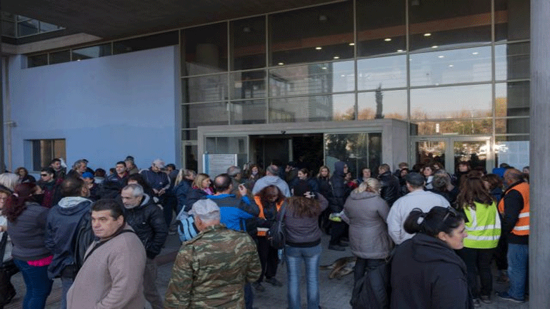 Θεσσαλονίκη: Συμβολική κατάληψη στο δημαρχείο από τους εργαζόμενους του κεντρικού δήμου