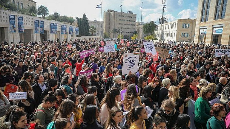 Ισραήλ: Οι γυναίκες απεργούν και διαδηλώνουν καταγγέλοντας τη βία σε βάρος τους