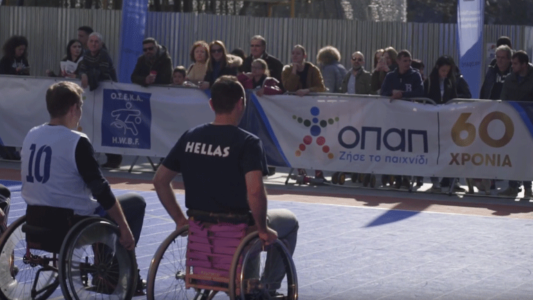 Η Πλατεία Συντάγματος μεταμορφώθηκε σε γήπεδο μπάσκετ από τον ΟΠΑΠ για το «2ο Ηοpe Streetball» της ΟΣΕΚΑ