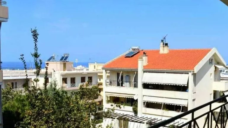 Απίστευτη αγγελία στα Χανιά: 400 ευρώ για δυάρι με προϋπόθεση να αλλάζεις σεντόνια στο διπλανό!