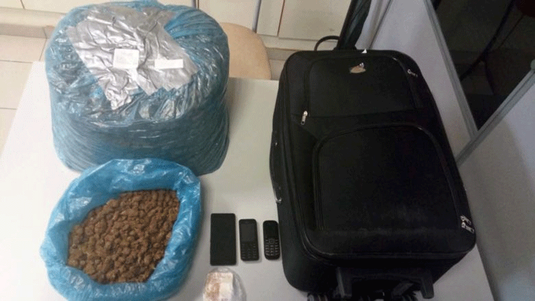 ΚΤΕΛ Λαρίσης: Βαλίτσα επιβάτη περιείχε οχτώ κιλά χασίς