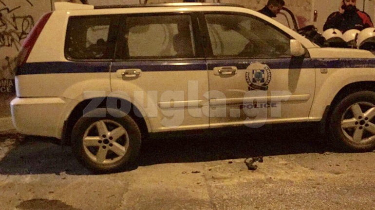 Επίθεση αγνώστων στο σπίτι του Φλαμπουράρη – Τραυματίστηκε ένας αστυνομικός