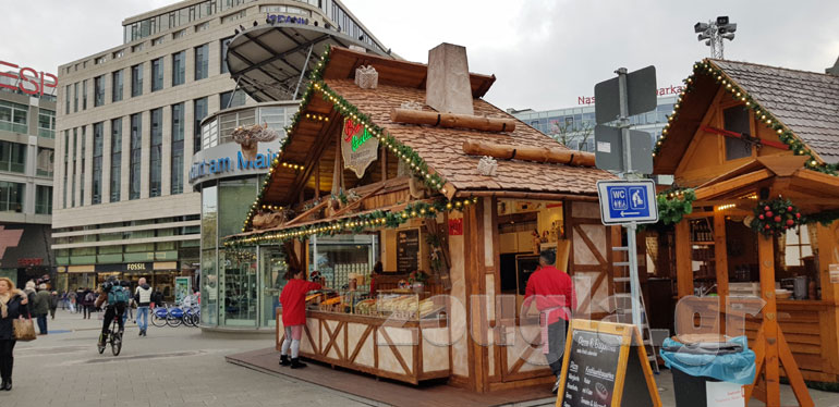 Πάγκος με παραδοσιακά εδέσματα