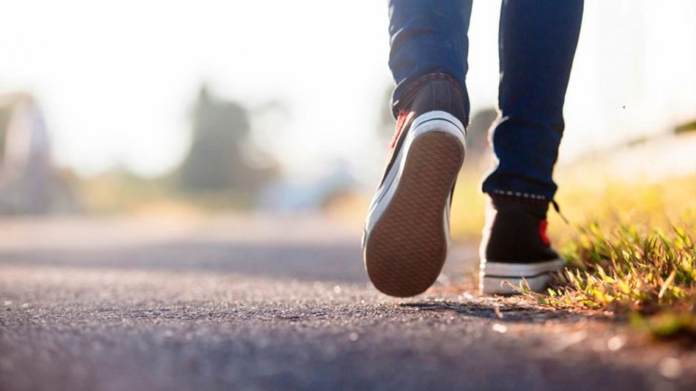 Πώς το διαζύγιο επηρεάζει το περπάτημα σε άνδρες και γυναίκες