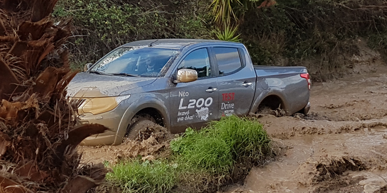Νερό, λάσπη, τετρακίνηση... zougla!