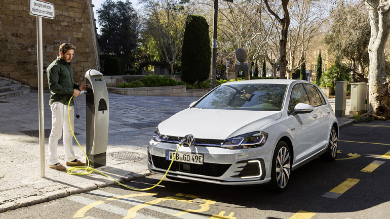 Volkswagen: Πλησιάζει το τέλος των κινητήρων βενζίνης και diesel