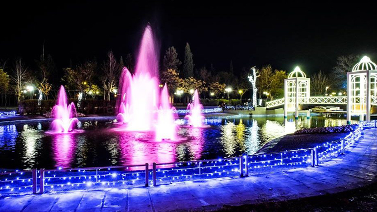 Ανοίγει τις πύλες του το χριστουγεννιάτικο «Πάρκο των Ευχών» στη Λάρισα