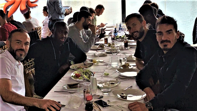 Έκανε το τραπέζι στους συμπαίκτες του ο Τουρέ