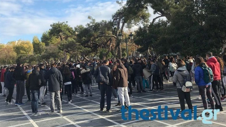 Διαμαρτυρία φοιτητών και αποφοίτων της ΣΕΦΑΑ του ΑΠΘ στο κέντρο της Θεσσαλονίκης