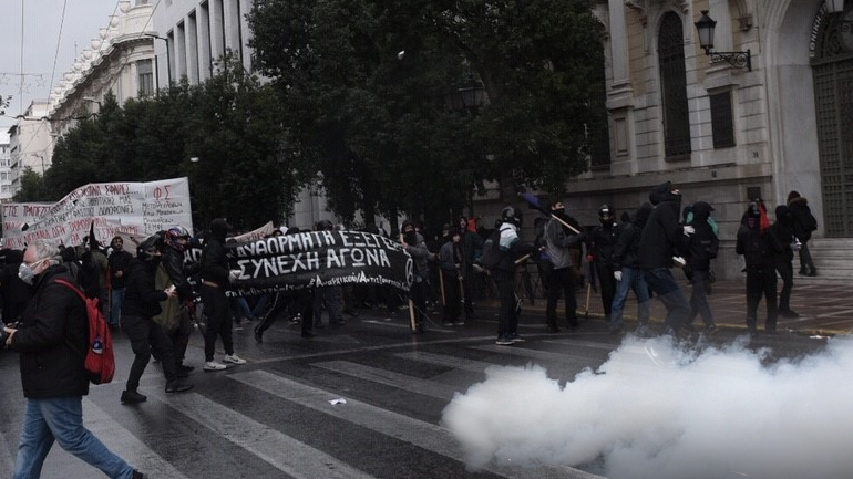Ένταση και επεισόδια στην πορεία για τον Αλέξη Γρηγορόπουλο