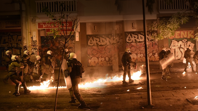 Νύχτα συγκρούσεων στα Εξάρχεια Νύχτα συγκρούσεων στα Εξάρχεια